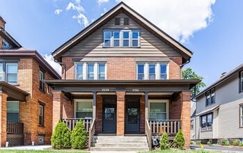 Building Photo - Summit St 2359-2361 MLR