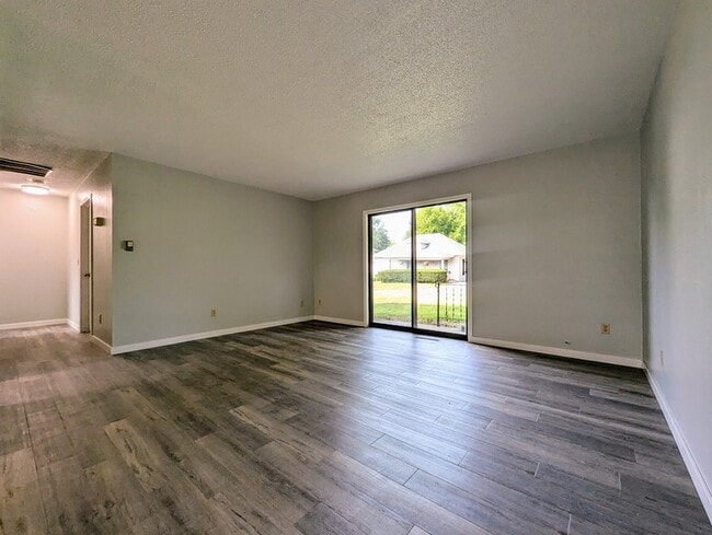 Building Photo - 310 N 11th St