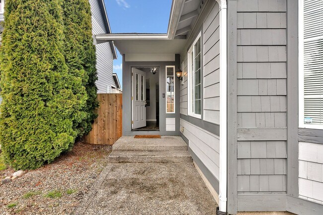 Building Photo - Amazing Floor Plan in Desirable Spanaway Neighborhood!