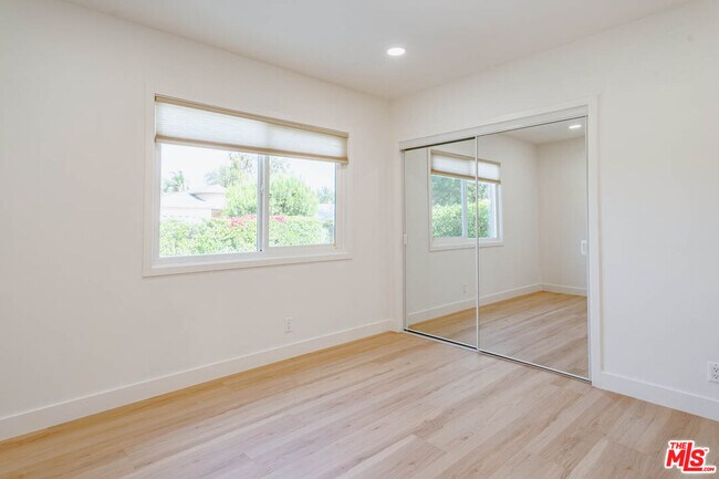 Building Photo - 6627 Ranchito Ave