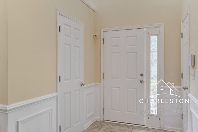 Building Photo - 2457 Scholar Ln