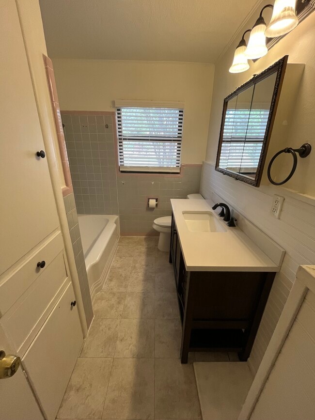 Building Photo - 419 Shannon Lee St