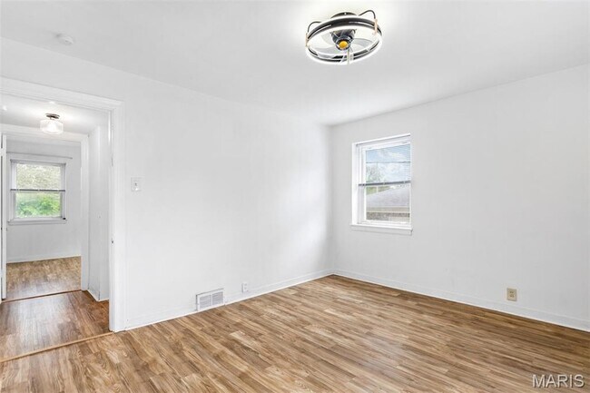 Building Photo - 1076 Wilshire Ave