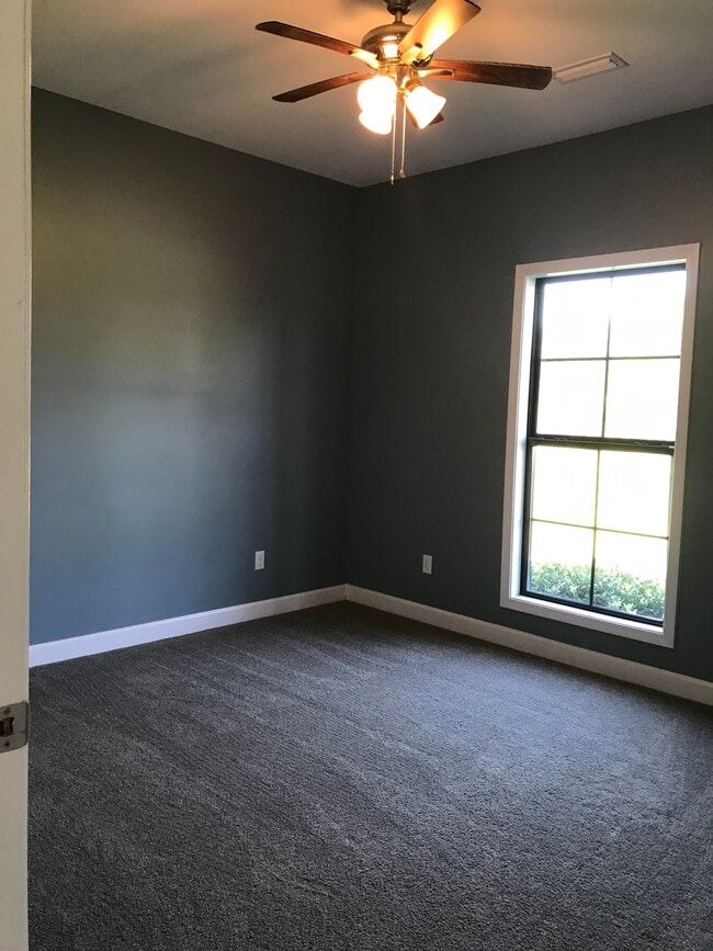 Building Photo - 4639 Headland Ave