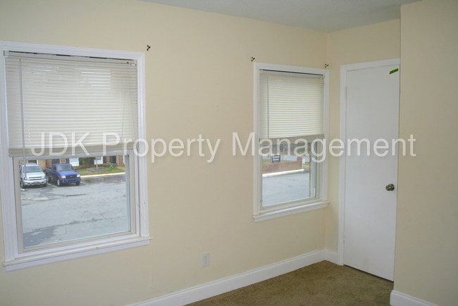 Building Photo - Apartment 2 of Mebane Downs Townhomes