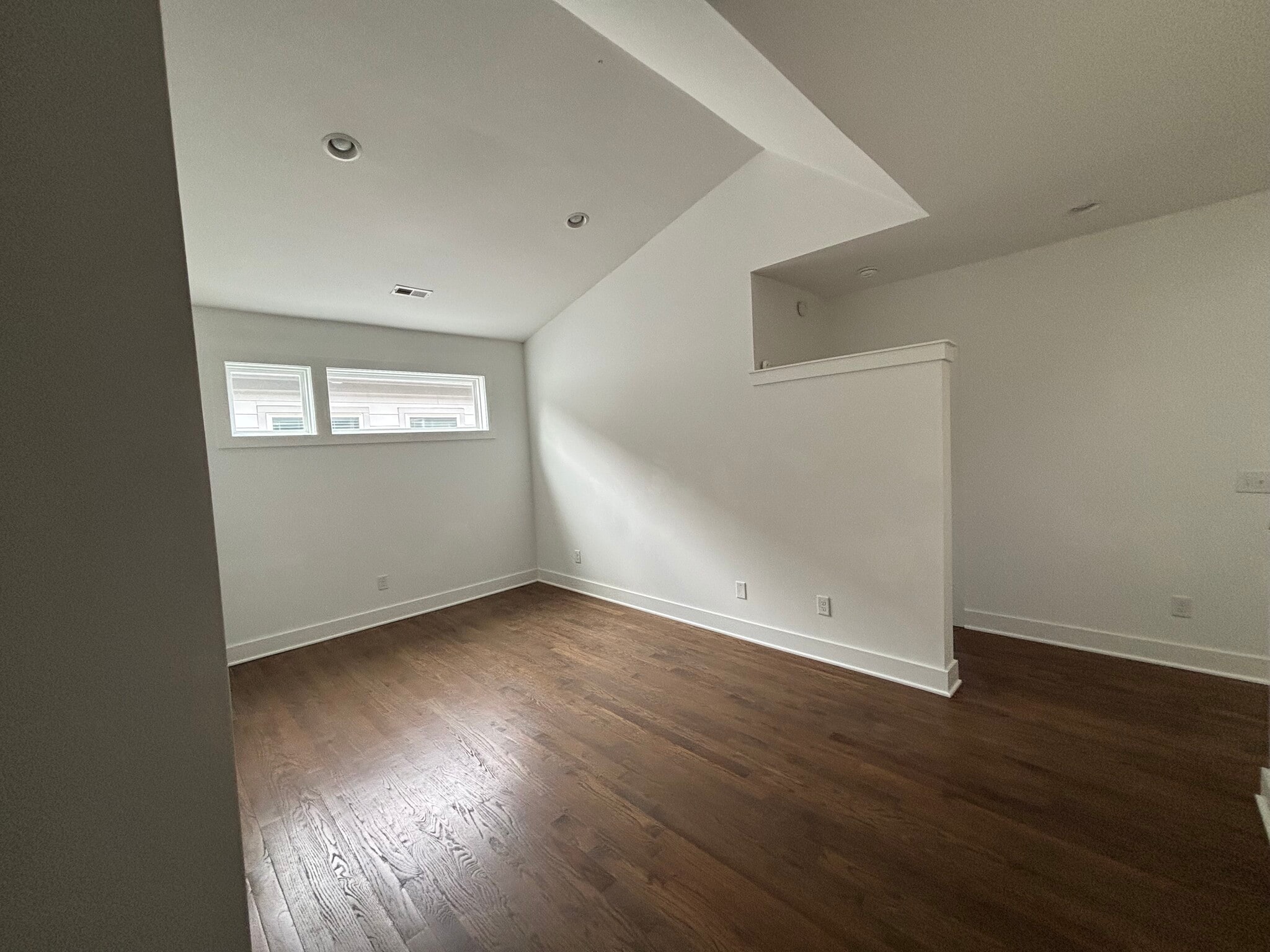 Building Photo - 908 Southside Pl