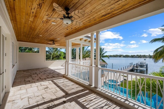 Building Photo - 614 S Lake Dr