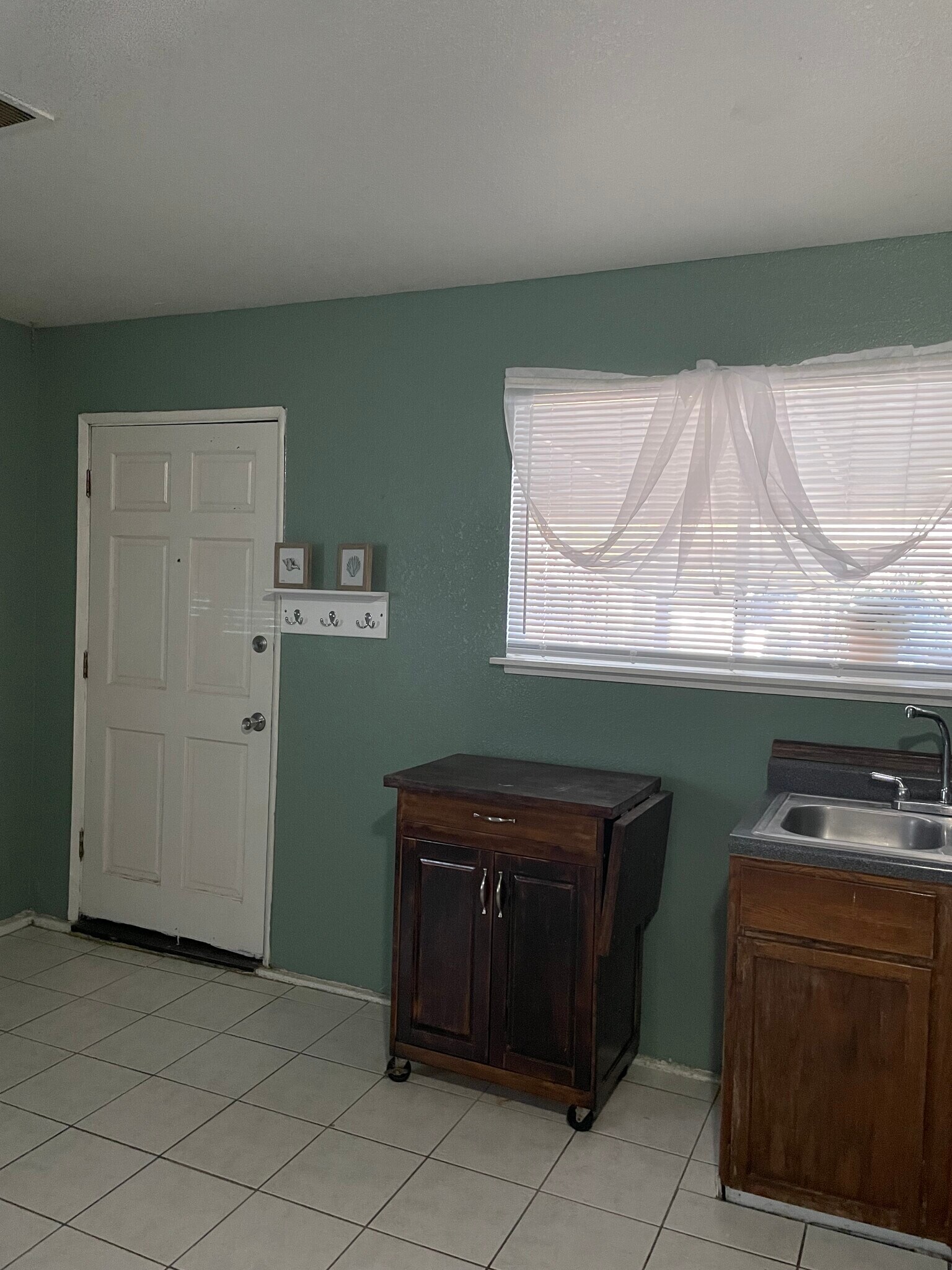 Building Photo - 12066 Idaho Ave