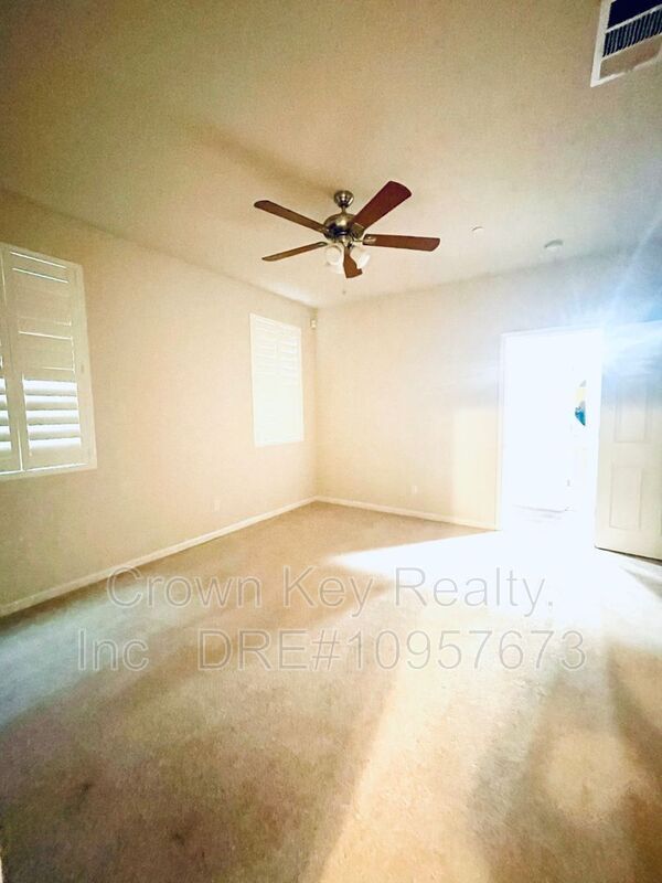 Building Photo - 611 W Strauss Dr