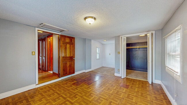 Building Photo - 72 Woodycrest Dr