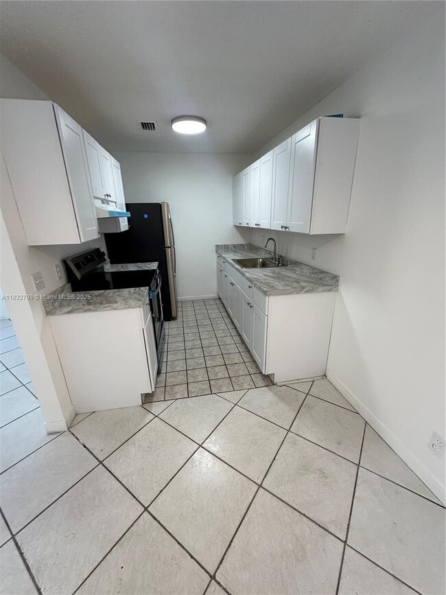 Building Photo - 3815 S 57th Ave