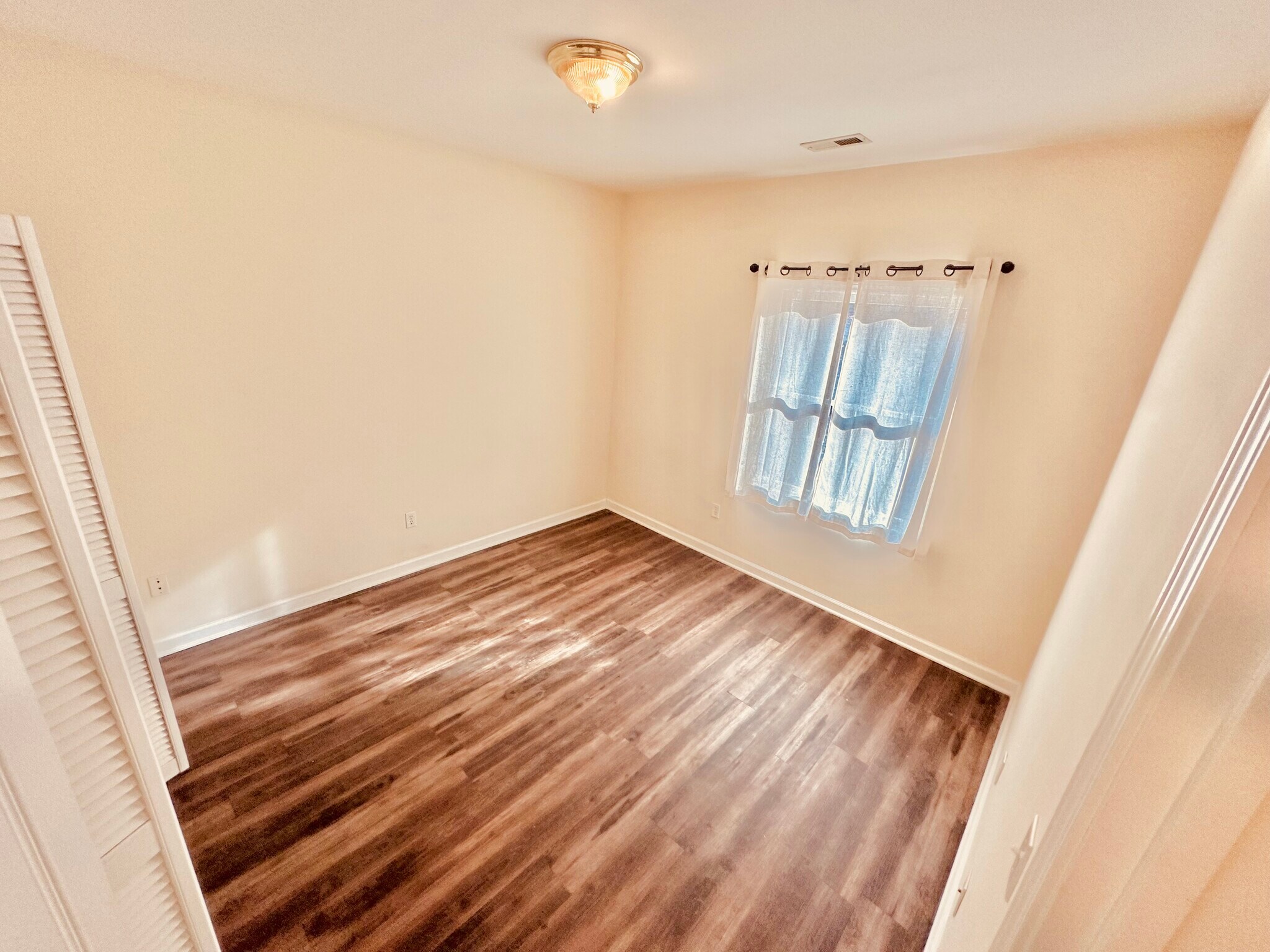 2 Bedroom/2 Bath - 245 Willow Ct