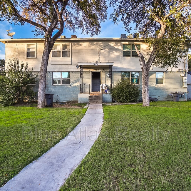 Building Photo - 2215 Riverview Dr