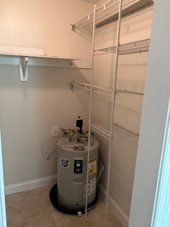 Building Photo - 3115 Oakland Shores Dr