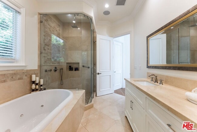 Building Photo - 345 S Saltair Ave