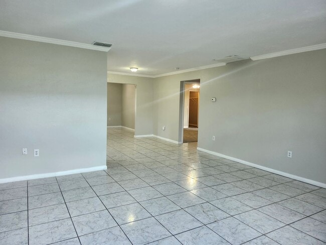 Building Photo - Single Family Home