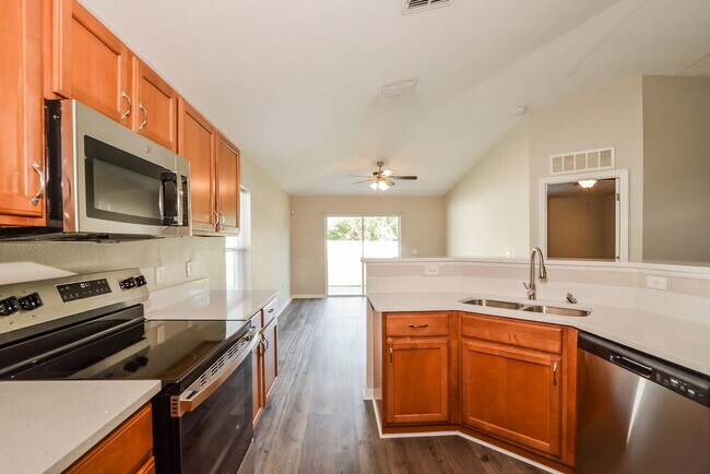 Building Photo - 242 Pine Shadow Ln