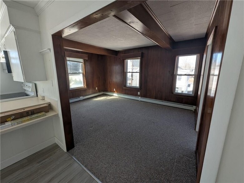 Building Photo - 62 Pleasant St