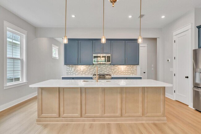 Building Photo - 299 Suwannee Dr