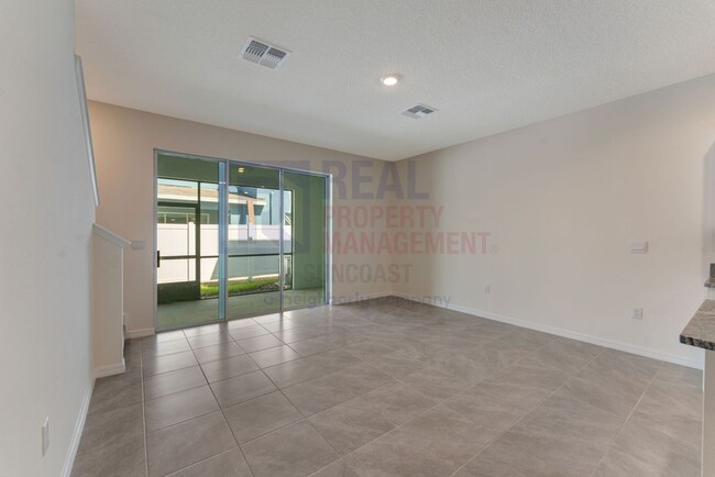 Building Photo - 2851 Banks Pointe Dr