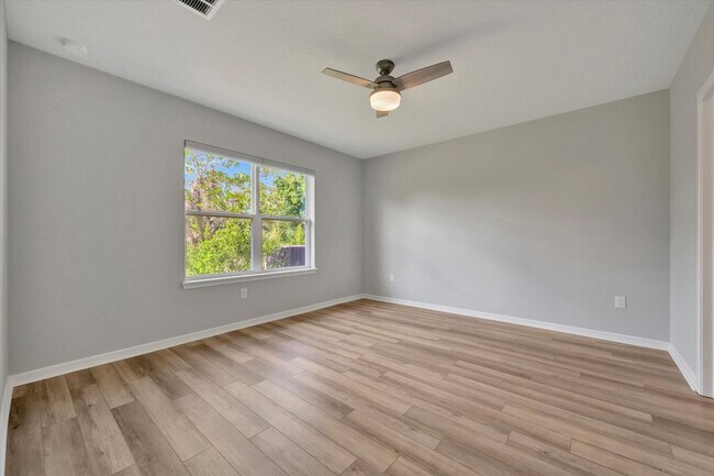 Building Photo - Newer Build - Parrish 3 Bedroom Home with ...