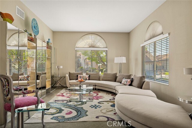 Building Photo - 1521 Fairway Oaks Ave