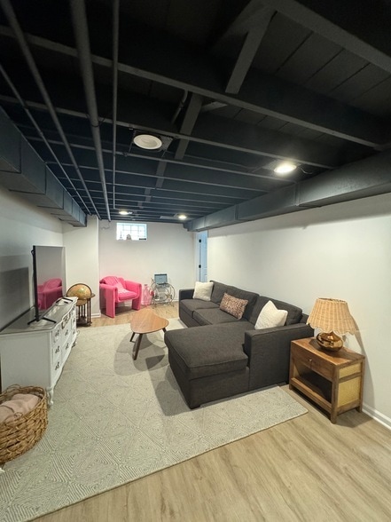 Building Photo - 644 W Hinsdale Ave