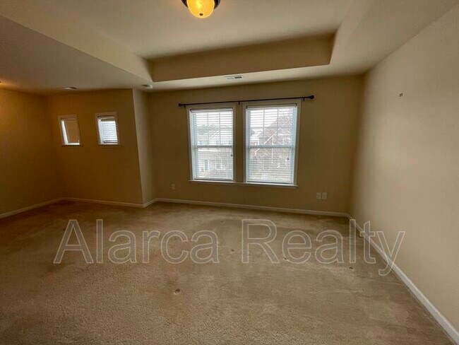 Building Photo - 2300 Blueberry St