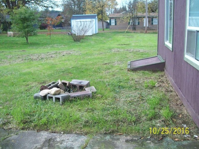 Building Photo - 3-bedroom 1 bath single family dwelling