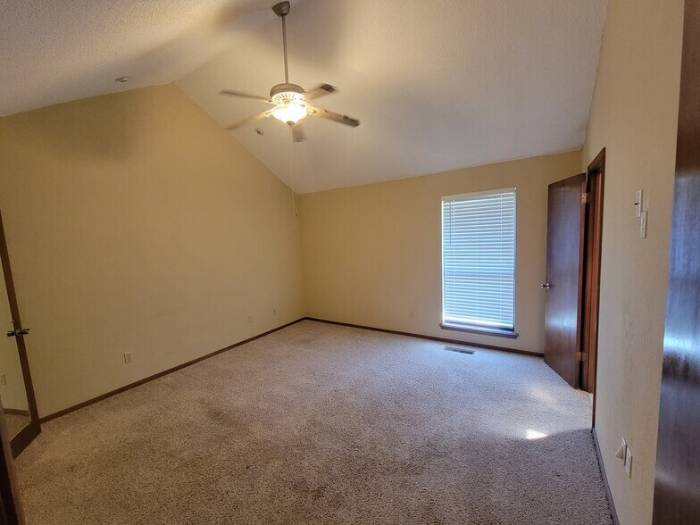 Building Photo - 4712 Persimmon Ct