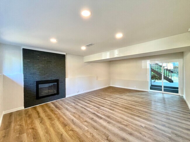 Building Photo - 12903 NE 76th St