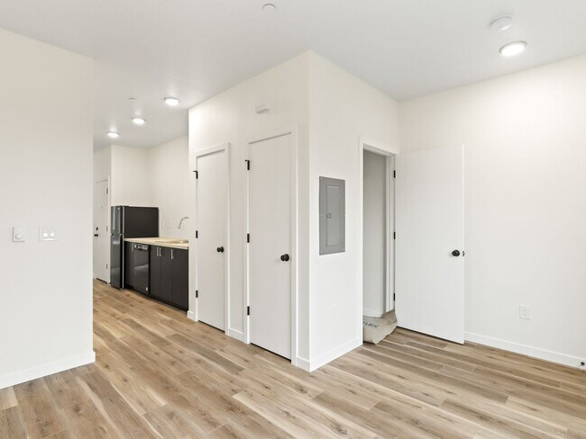 Building Photo - Vancouver Townhouses