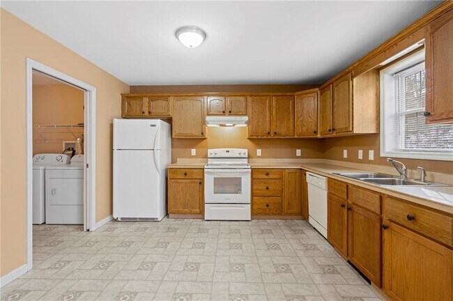 Building Photo - 35 Mapleville Main