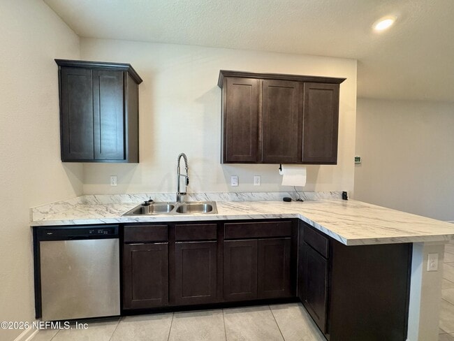 Building Photo - 3992 Vlg Vw Ln