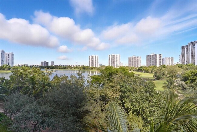 Building Photo - 20000 E Country Club Dr