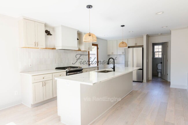 Building Photo - 414 Birnie St