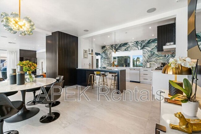 Building Photo - 2325 N Girasol Ave