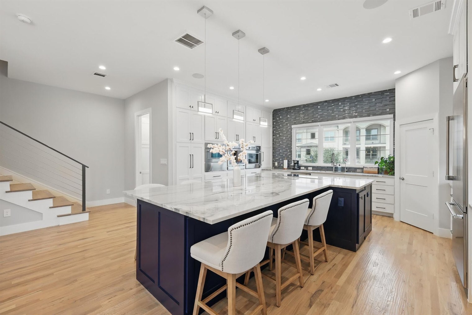 Building Photo - 428 Highwood Trl