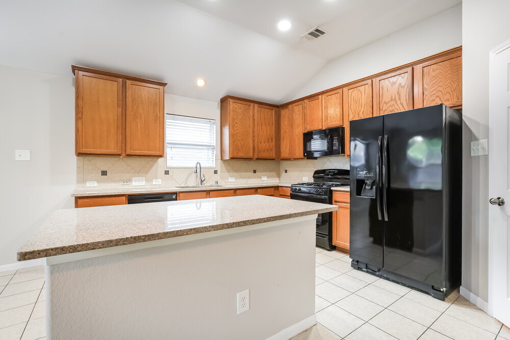 Building Photo - 21519 Kings Bend Dr