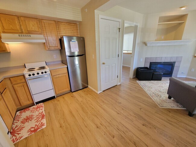 Building Photo - Adorable and Sunny One Bedroom Apartment near CU in Central Boulder