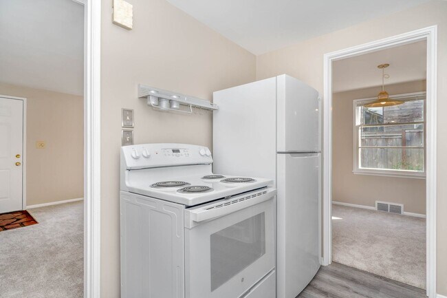 Building Photo - 2Bd/1Ba Seattle House