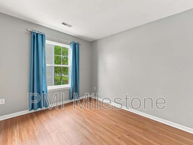 Building Photo - 2132 Bristol Dr