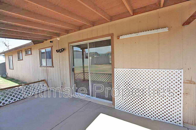 Building Photo - 1614 W Sequoia Dr
