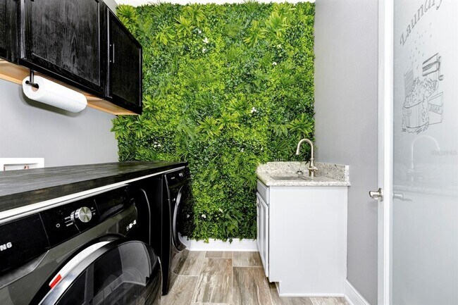 Building Photo - 915 Fountain Coin Loop