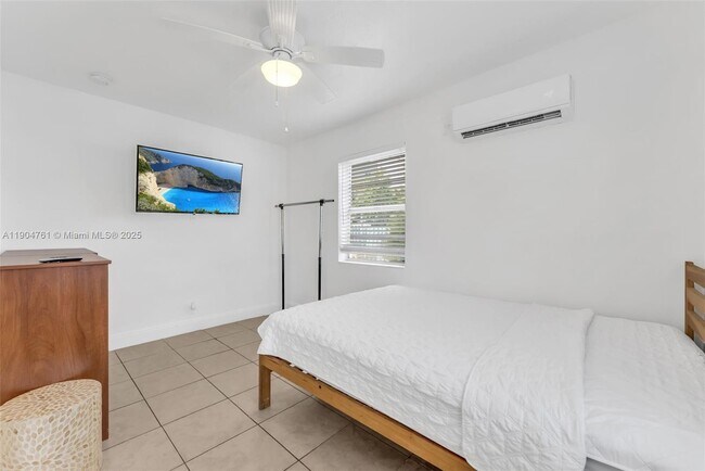 Building Photo - 1639 Hayes St