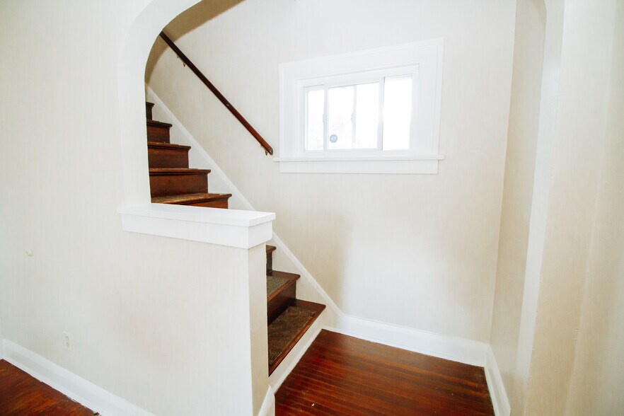 Building Photo - 3342 Jeannette Ave
