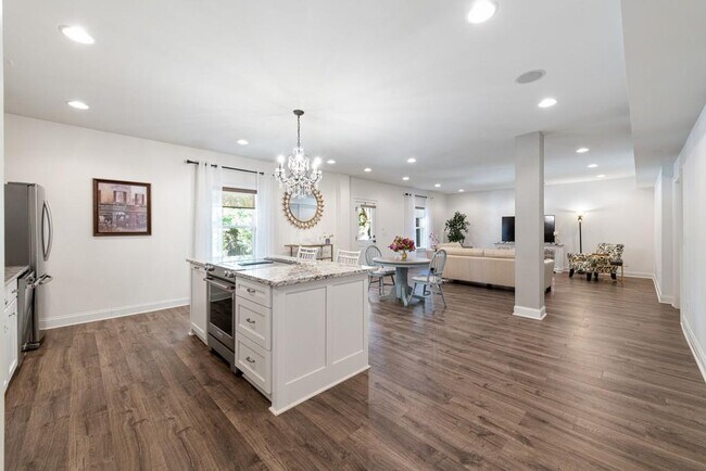 Building Photo - 4020 Manor Oak Cir