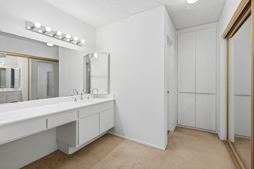 Building Photo - 7742 Redlands St