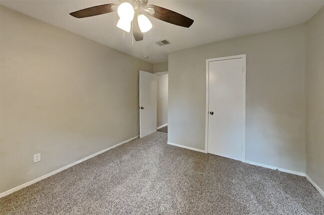 Building Photo - 3419 Shadowcrest Ln