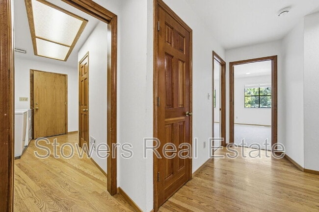 Building Photo - 618 Banister Ln